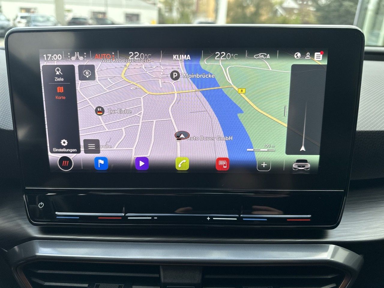 Fahrzeugabbildung CUPRA Leon 2.0 TSI 180 kW (245 PS) 7-Gang-DSG - mit KI generiert/bearbeitet