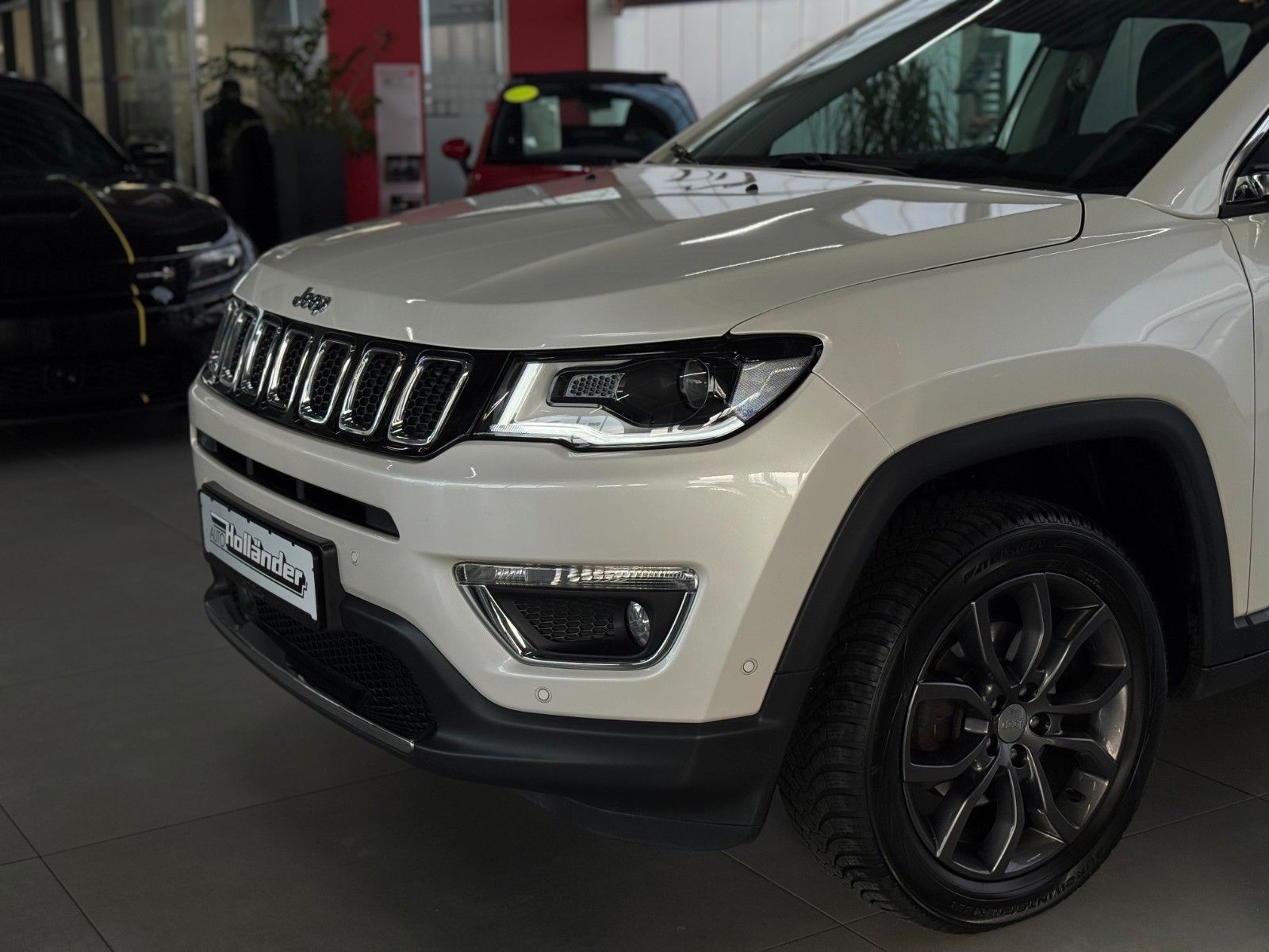 Fahrzeugabbildung Jeep Compass 1.4T Limited 4WD "Pano AHK Winterpaket"