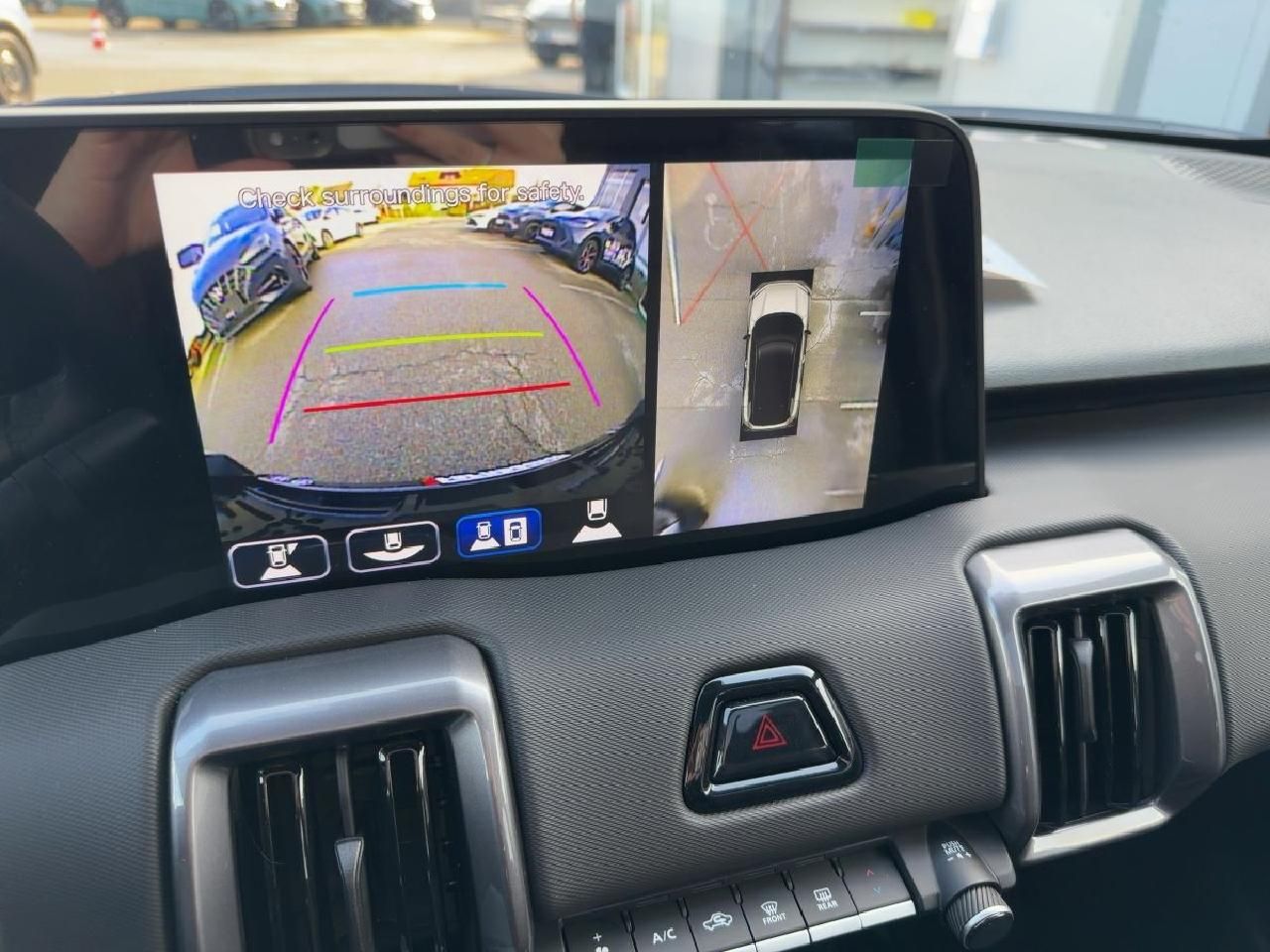 Fahrzeugabbildung Toyota Urban Cruiser FWD Lounge 61kWh Panorama*