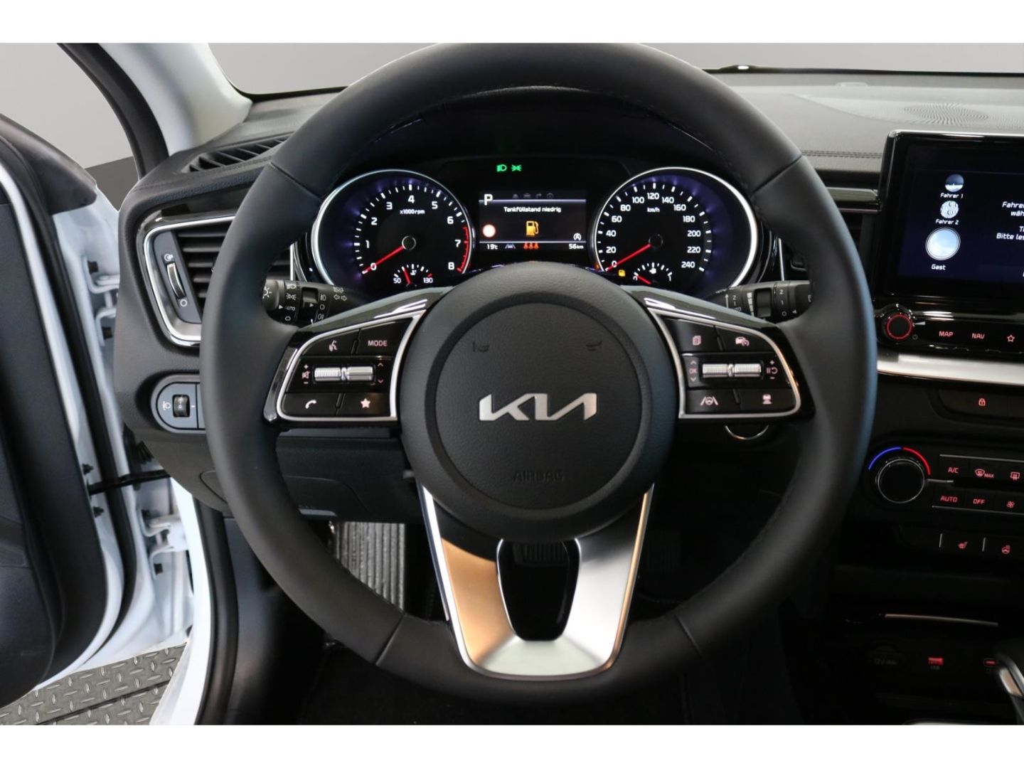 Fahrzeugabbildung Kia Ceed Ultimate Edition 1,5 T-GDi 48 V LED 17 Zoll