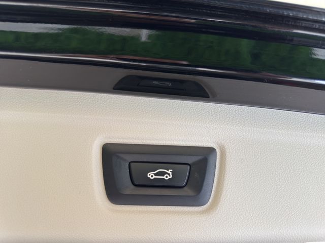 Fahrzeugabbildung BMW 318i Touring Automatik+Advantage+LED+Navi+AHK