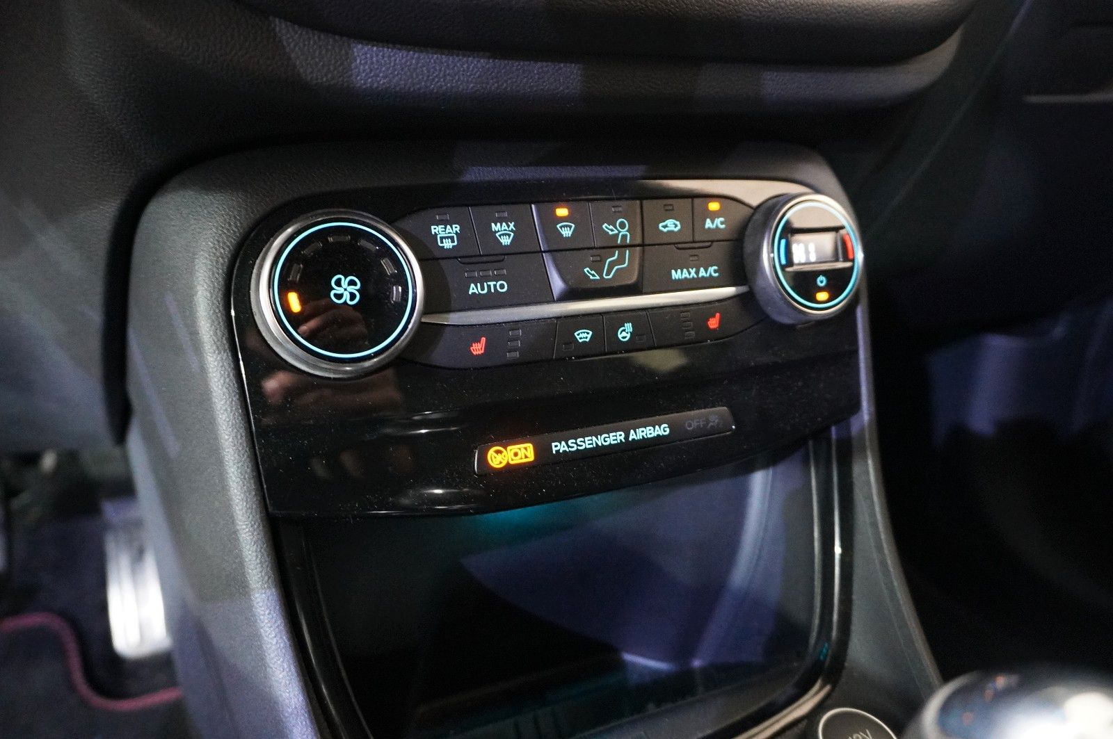 Fahrzeugabbildung Ford Puma 1.0 ST-LINE X NAVI/LED/KAMERA/SPORT/B&O/AHK