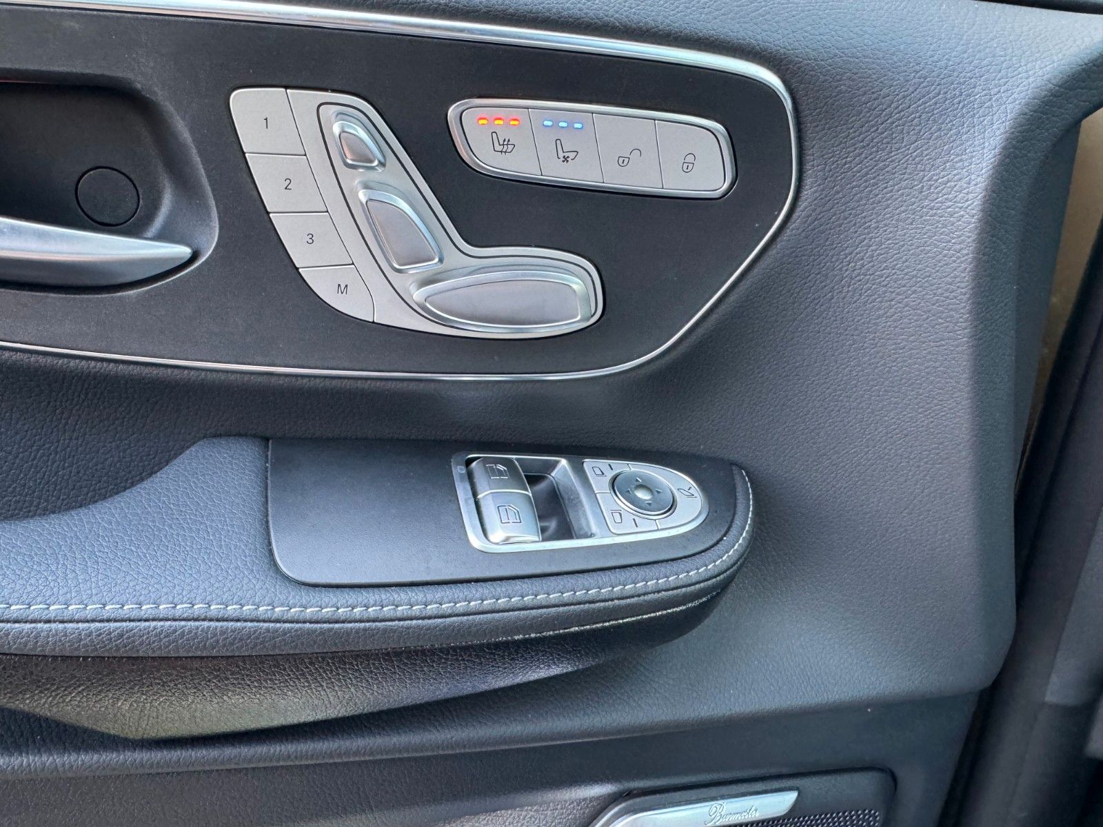 Fahrzeugabbildung Mercedes-Benz V 300 d 4MATIC AVA AMG AIRMATIC AHK DISTRONIC