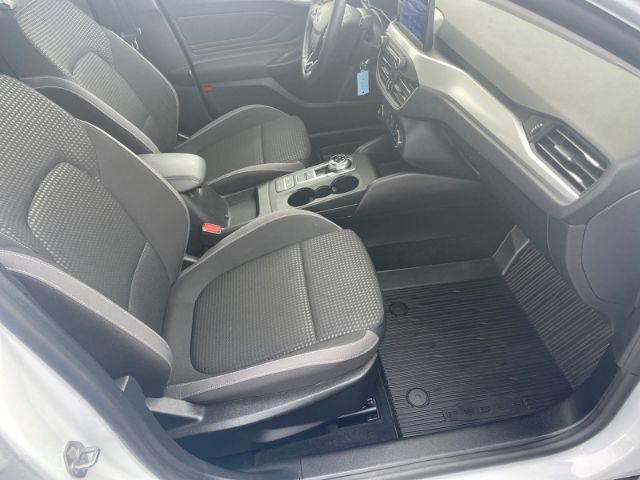 Fahrzeugabbildung Ford Focus 1.5 EcoBlue Lim. Cool & Connect Autom. Nav