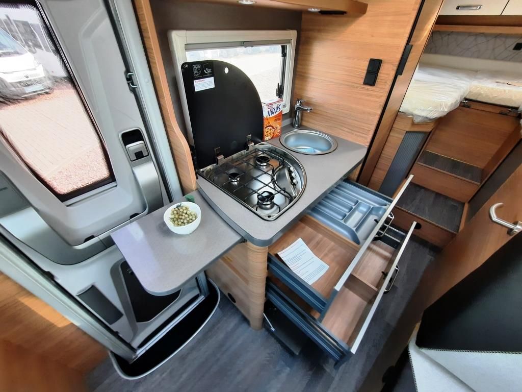Fahrzeugabbildung Weinsberg CaraCompact 640 MEG EDITION [PEPPER] Verfüg./Spa
