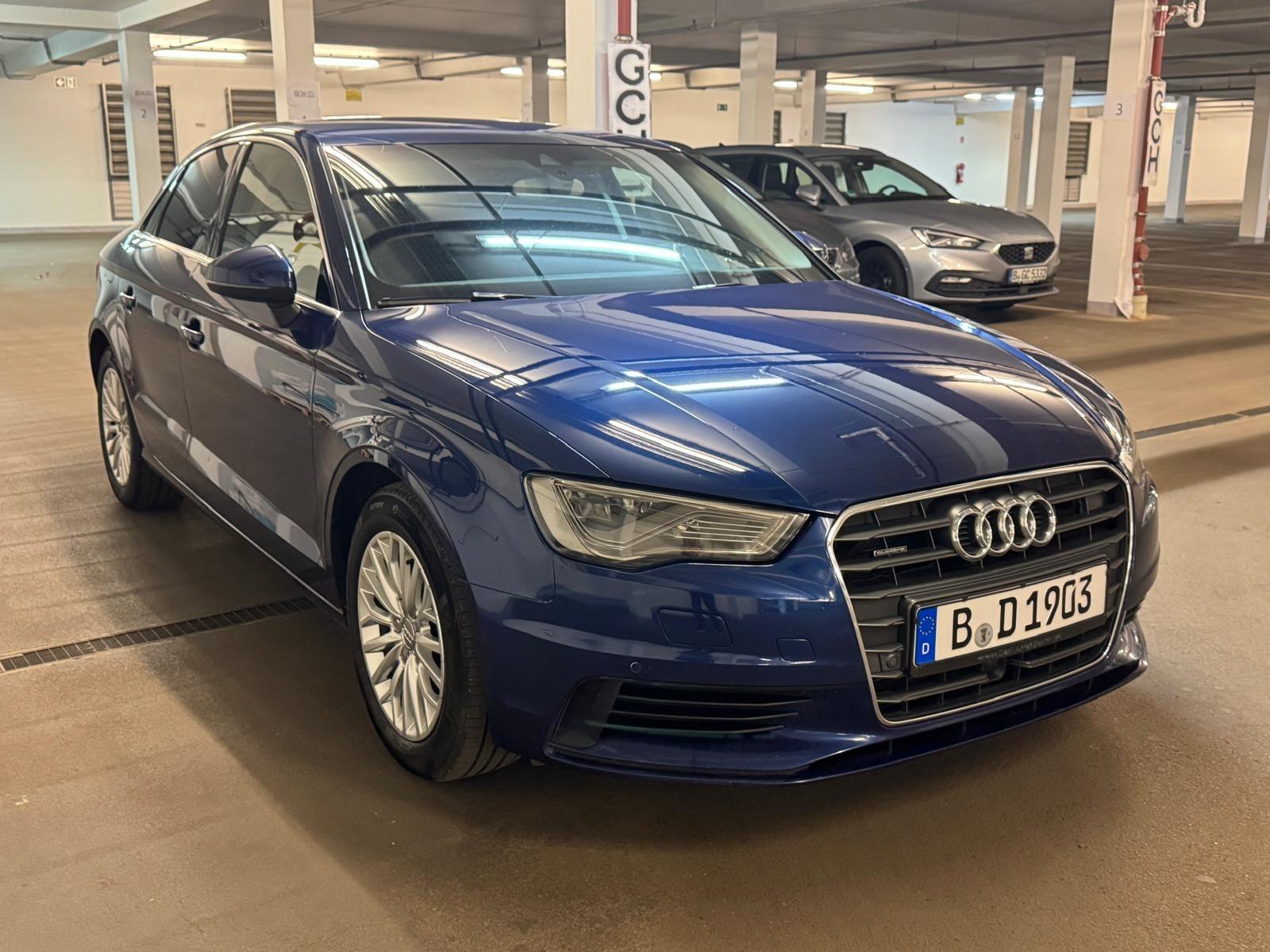 Audi A3 Ambiente quattro LED Kamera ACC AHK B&O