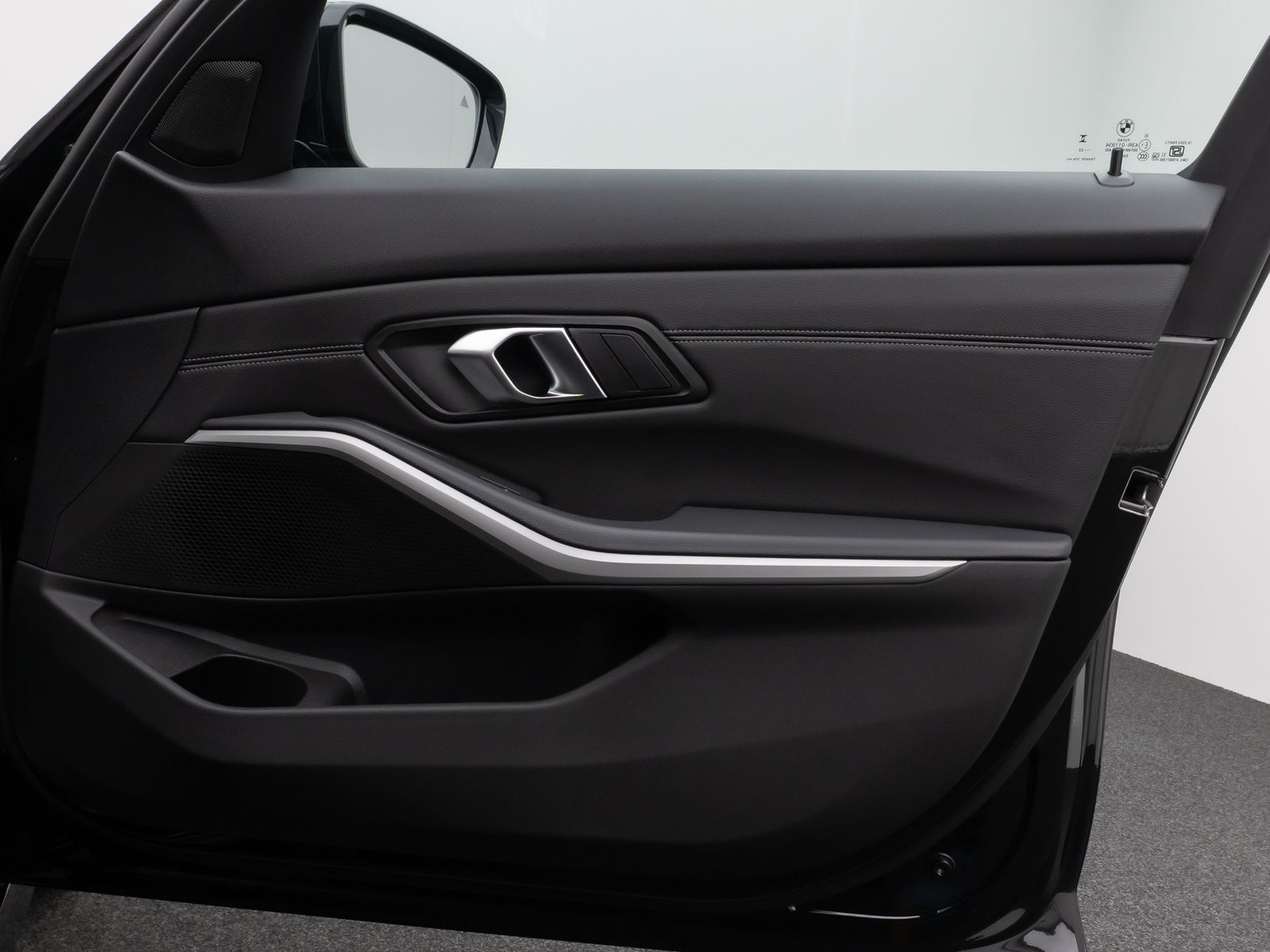 Fahrzeugabbildung BMW 330e Panorama Kamera HUD DAB HiFi Leder Sport