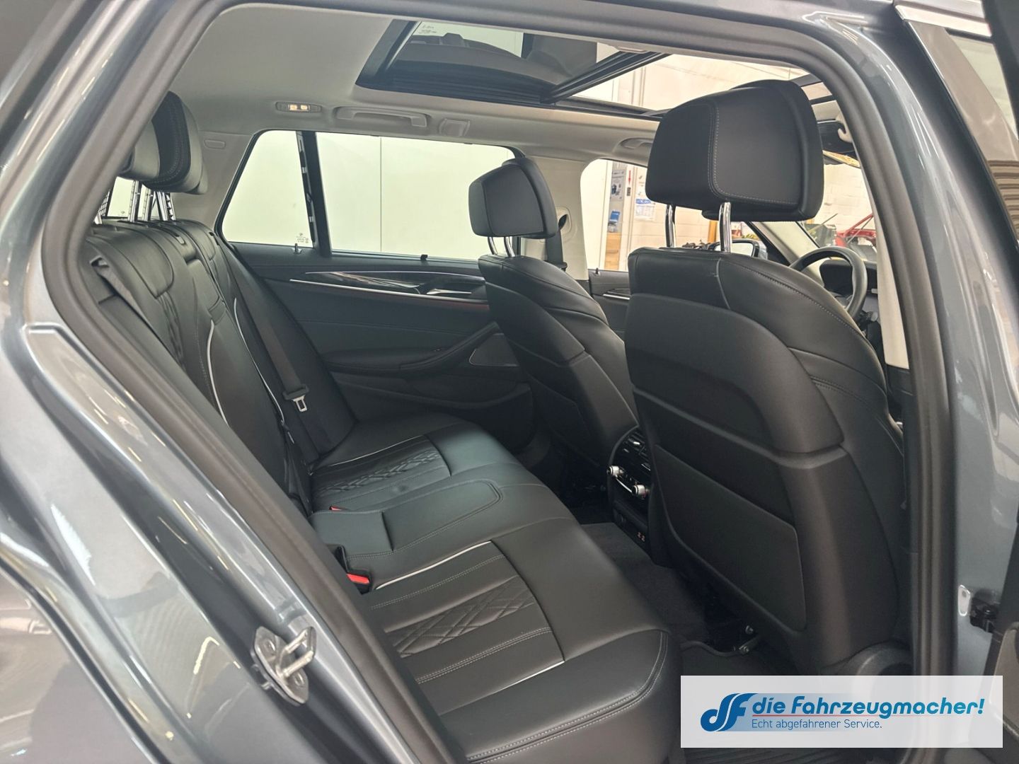 Fahrzeugabbildung BMW 530 e xDrive Luxury Line Touring HUD LuftF Pano
