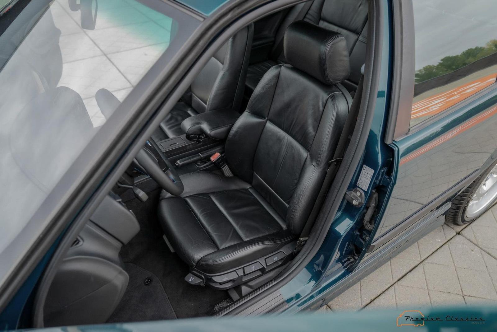 BMW M3 E36 Touring 286ch - Projet unique - Toit ouvrant - Entièrement restauré