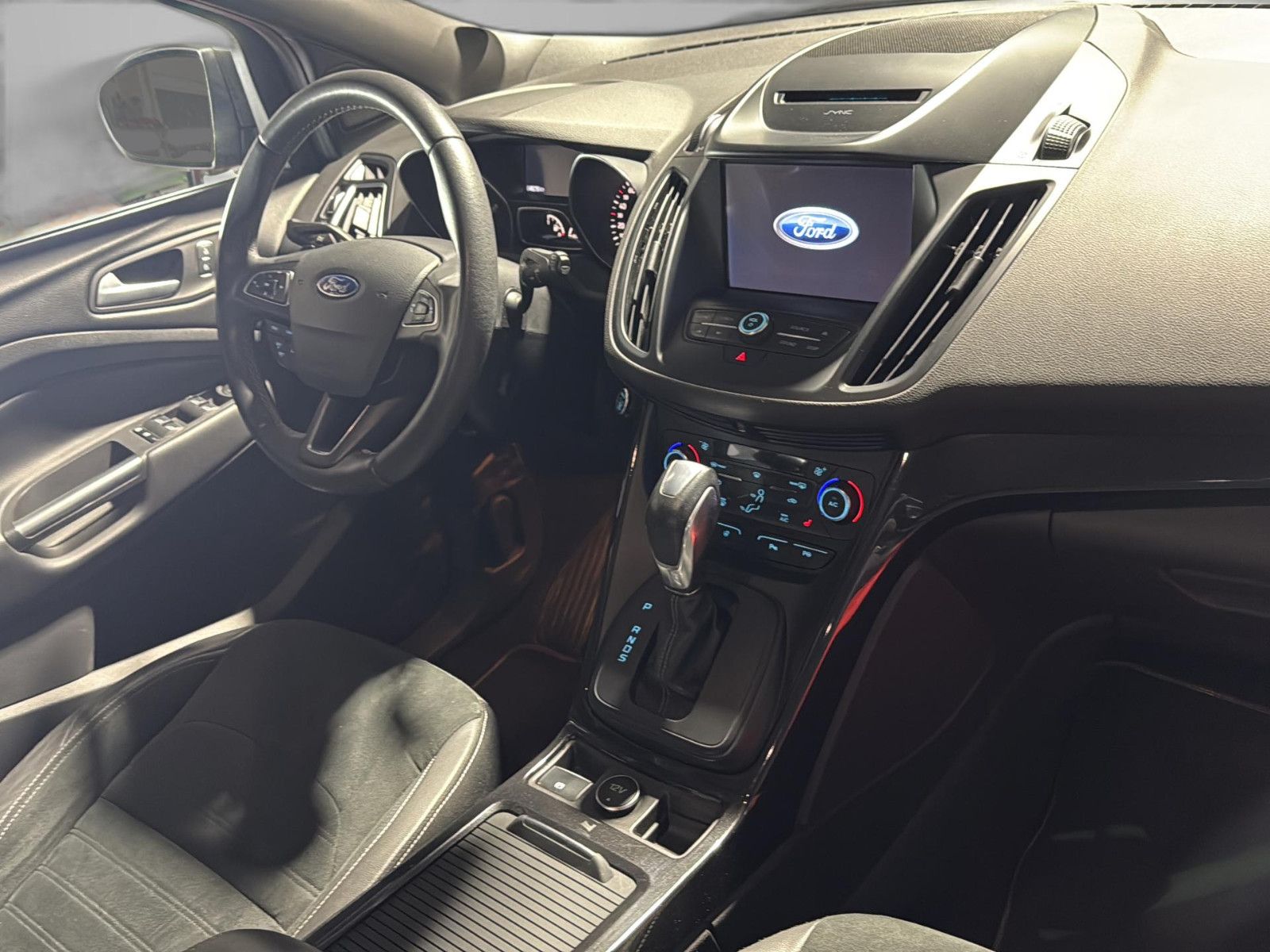 Fahrzeugabbildung Ford Kuga ST-Line/ unfallfrei