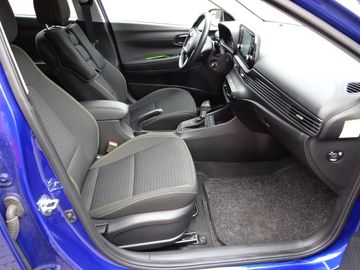 Fotografie 13 des Hyundai i20 1.0 T-GDI Intro Edition 48V Automatik Klima