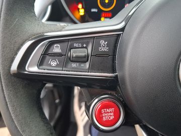 Alfa Romeo Giulia Quadrifoglio 2.9 V6 Bi-Turbo Kam.+KeyLess
