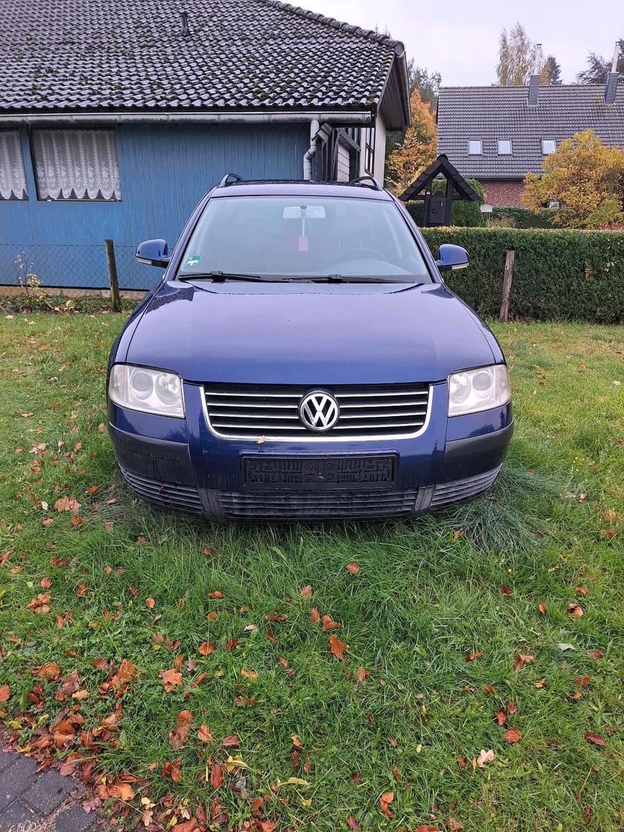 Volkswagen Passat 2005 — rear view