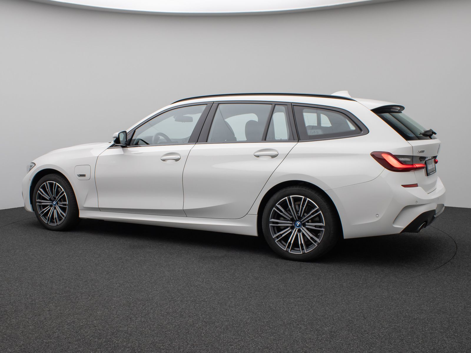 Fahrzeugabbildung BMW 320e xD M Sport 360°DAB HiFi Stop&Go Komfort LED