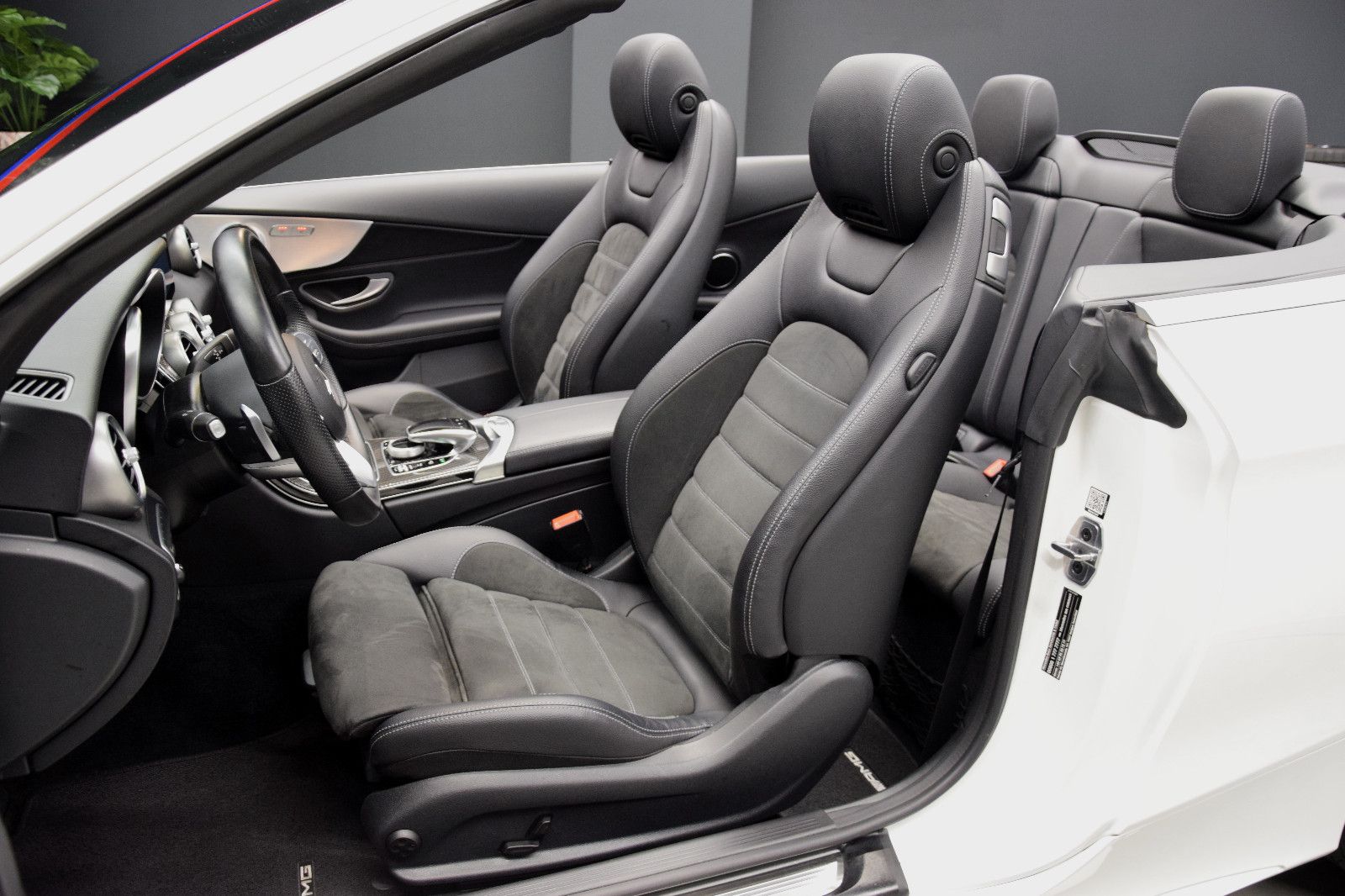 Fahrzeugabbildung Mercedes-Benz C 200 Cabrio 9G-TRONIC AMG-Line HuD Kamera LED