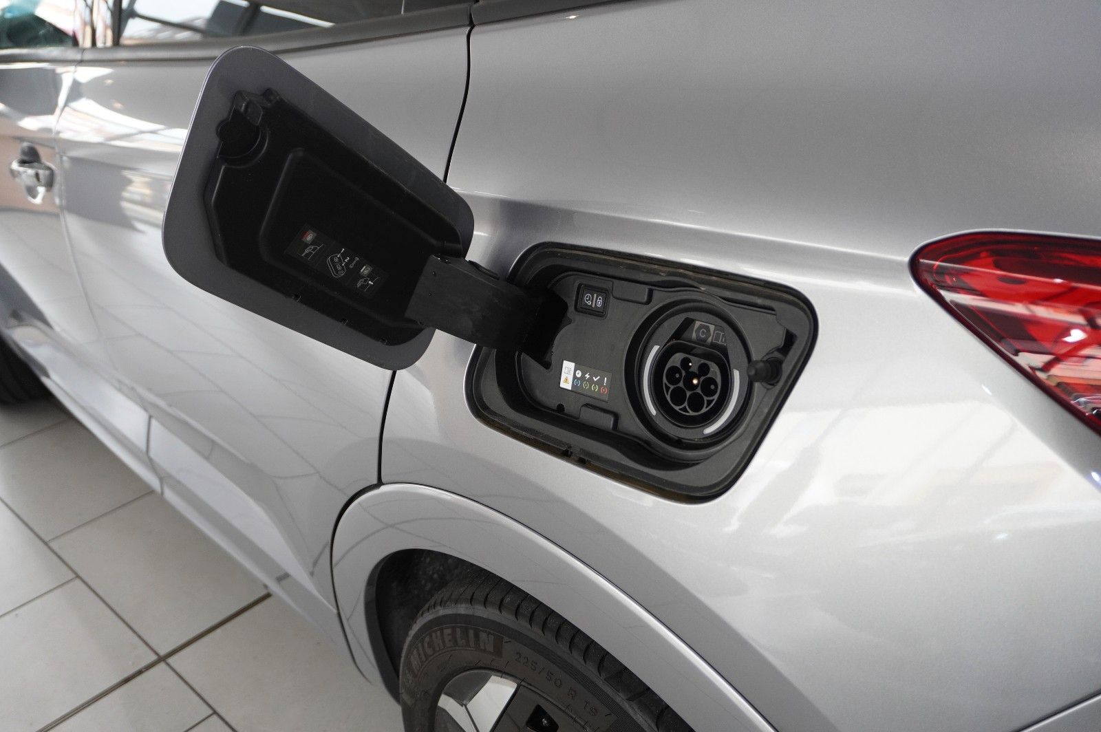 Fahrzeugabbildung Opel Grandland (X) 1.6T GSe 4HYBRID NAVI/LED/KAMERA