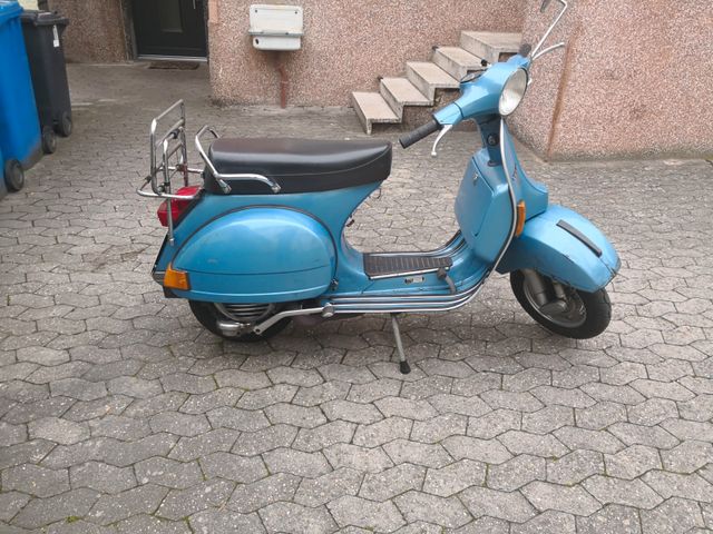 Vespa P200E