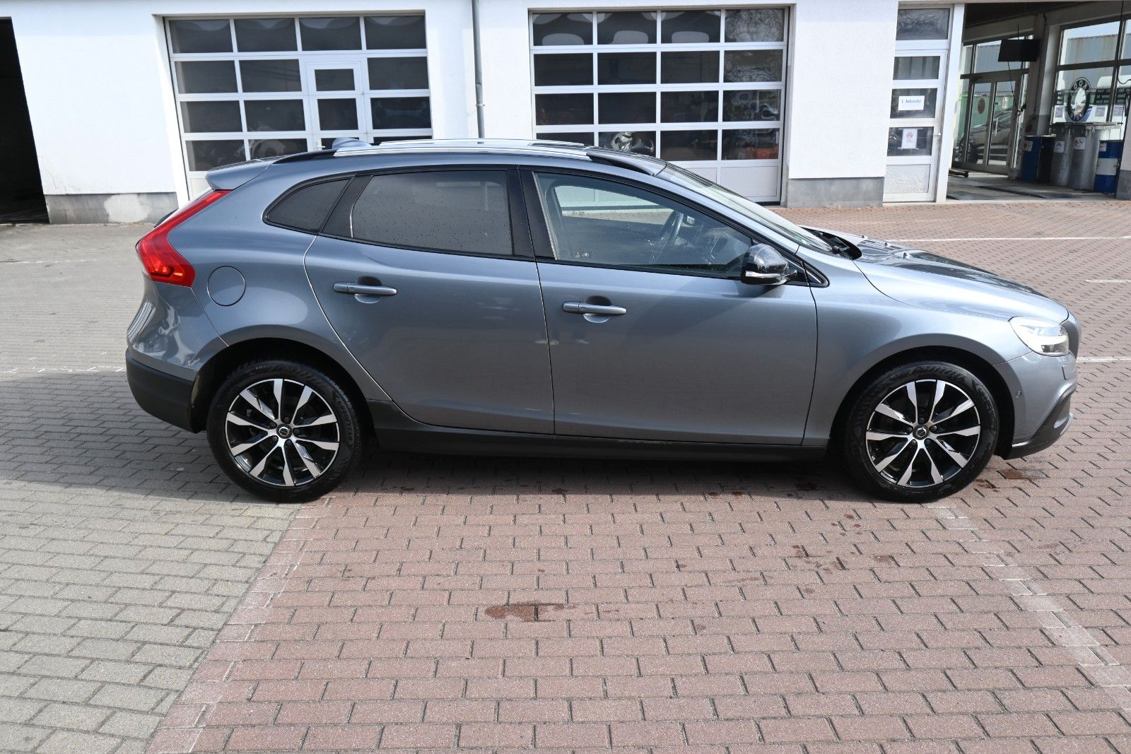 Fahrzeugabbildung Volvo V40 Cross Country D2 Momentum*Fahrass.Paket*RFK*