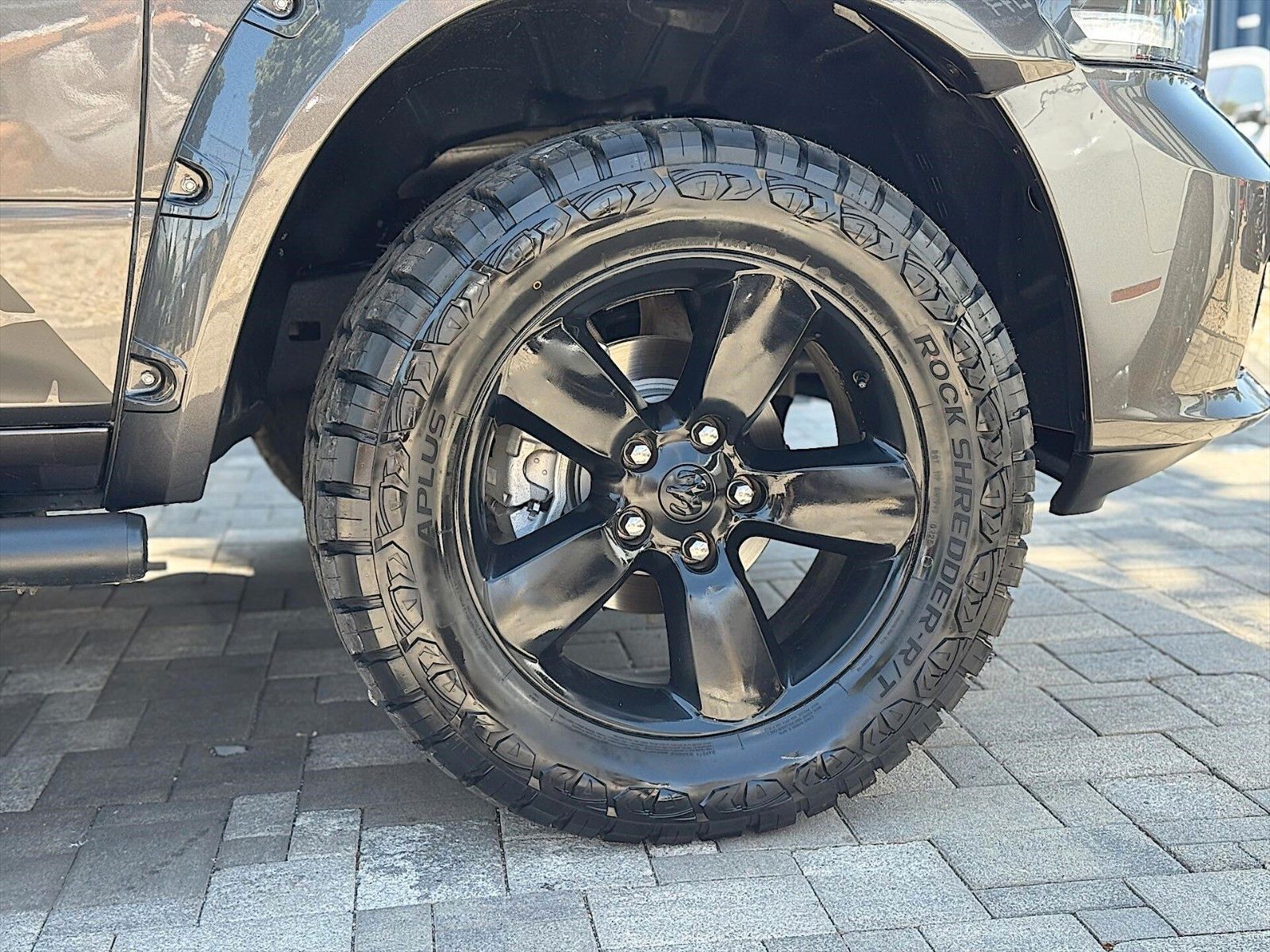 Fahrzeugabbildung Dodge RAM 5.7 V8 HEMI SPORT Offroad NIGHT 4x4 RAM BOX
