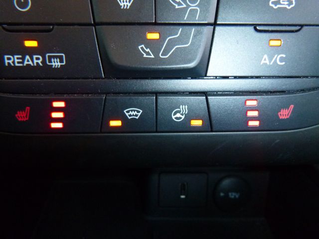 Fahrzeugabbildung Ford Focus Turnier Trend >52.290KM/Sitzheizung/PDC<