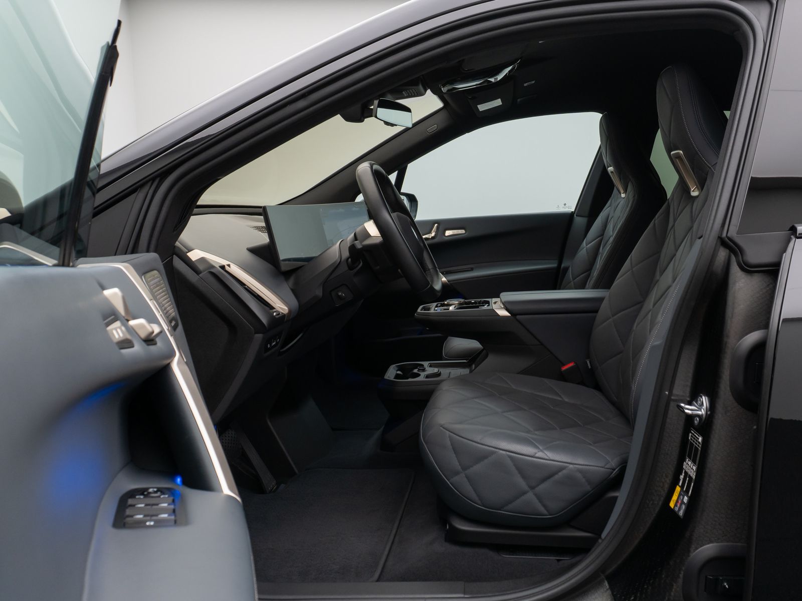 Fahrzeugabbildung BMW iX M60 360°Laser B&W DAB SoftCL ACC AHK 22Zoll