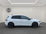 Volkswagen Golf VIII 1.5 eTSI OPF, R-Line, DSG - Tageszulassungen mit Benzin-Antrieb: Limousine