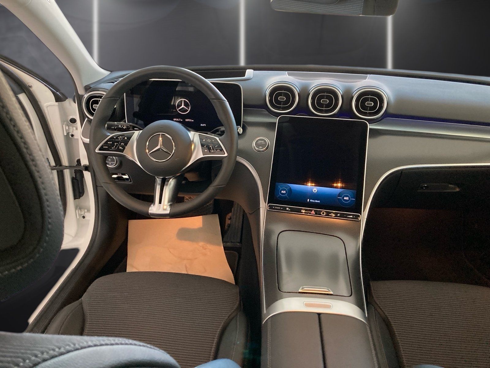Fahrzeugabbildung Mercedes-Benz C 200 T Avantgarde*Distronic*HUD*Totwin*LED*Kam*