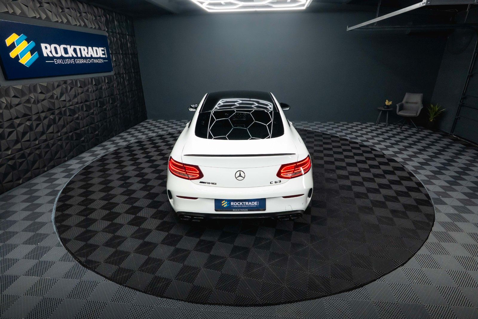 Fahrzeugabbildung Mercedes-Benz C 63 AMG Coupe Edition 1 Night Carbon *ACC*LED*