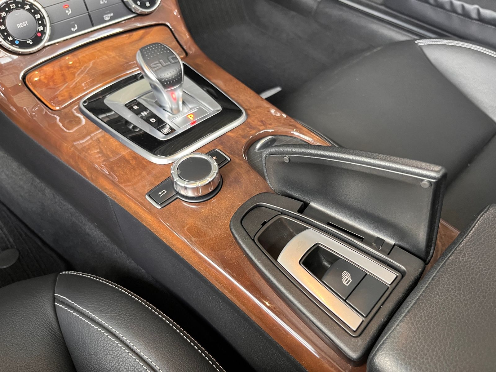 Fahrzeugabbildung Mercedes-Benz SLC 300 Roadster PANO NAVI ALU