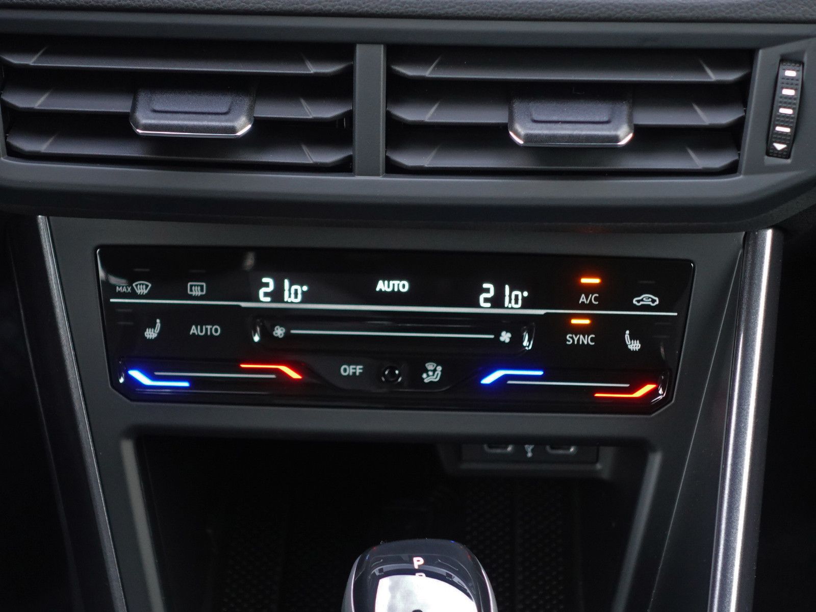 Fahrzeugabbildung Volkswagen Polo 1.0 TSI DSG Style Matrix Travel-Assist