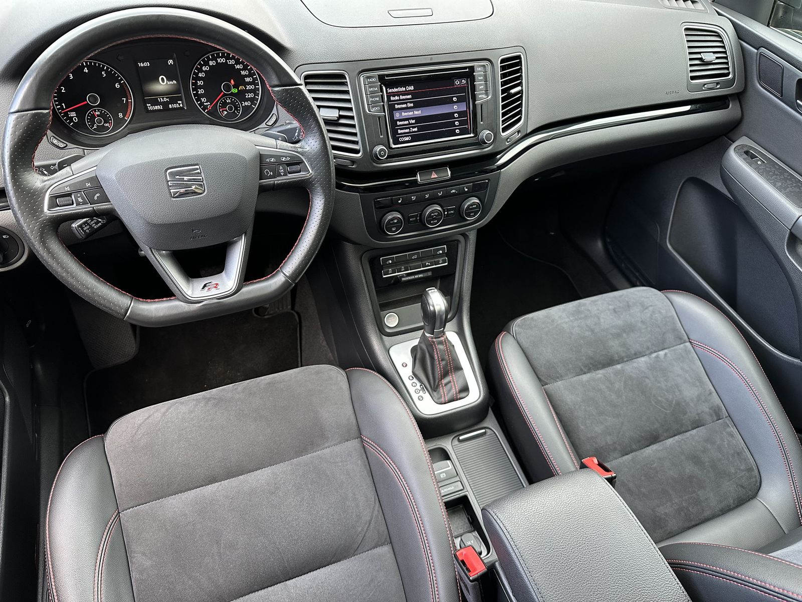 Fahrzeugabbildung SEAT Alhambra 1.4 TSI DSG FR 7Sitzer NAV+XEN+KAM+PANO