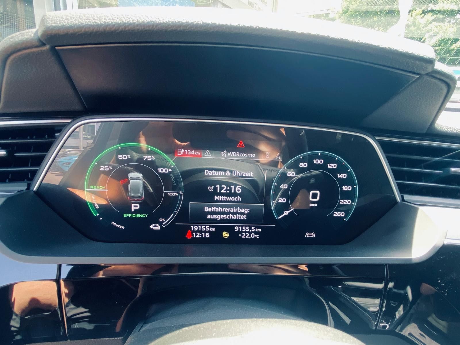 Fahrzeugabbildung Audi e-tron 55 Quat S LINE LUFT+LED+NAVI+SHZ+KAM+B&O+
