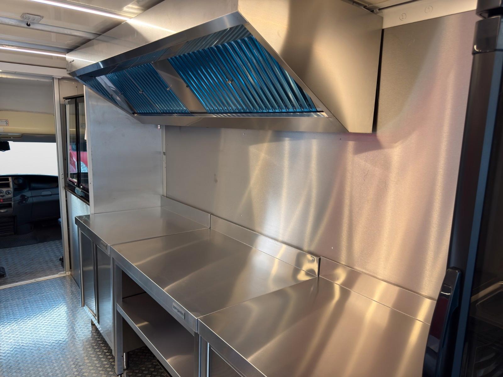 Iveco Foodtruck/ Imbisswagen - komplett ausgestattet