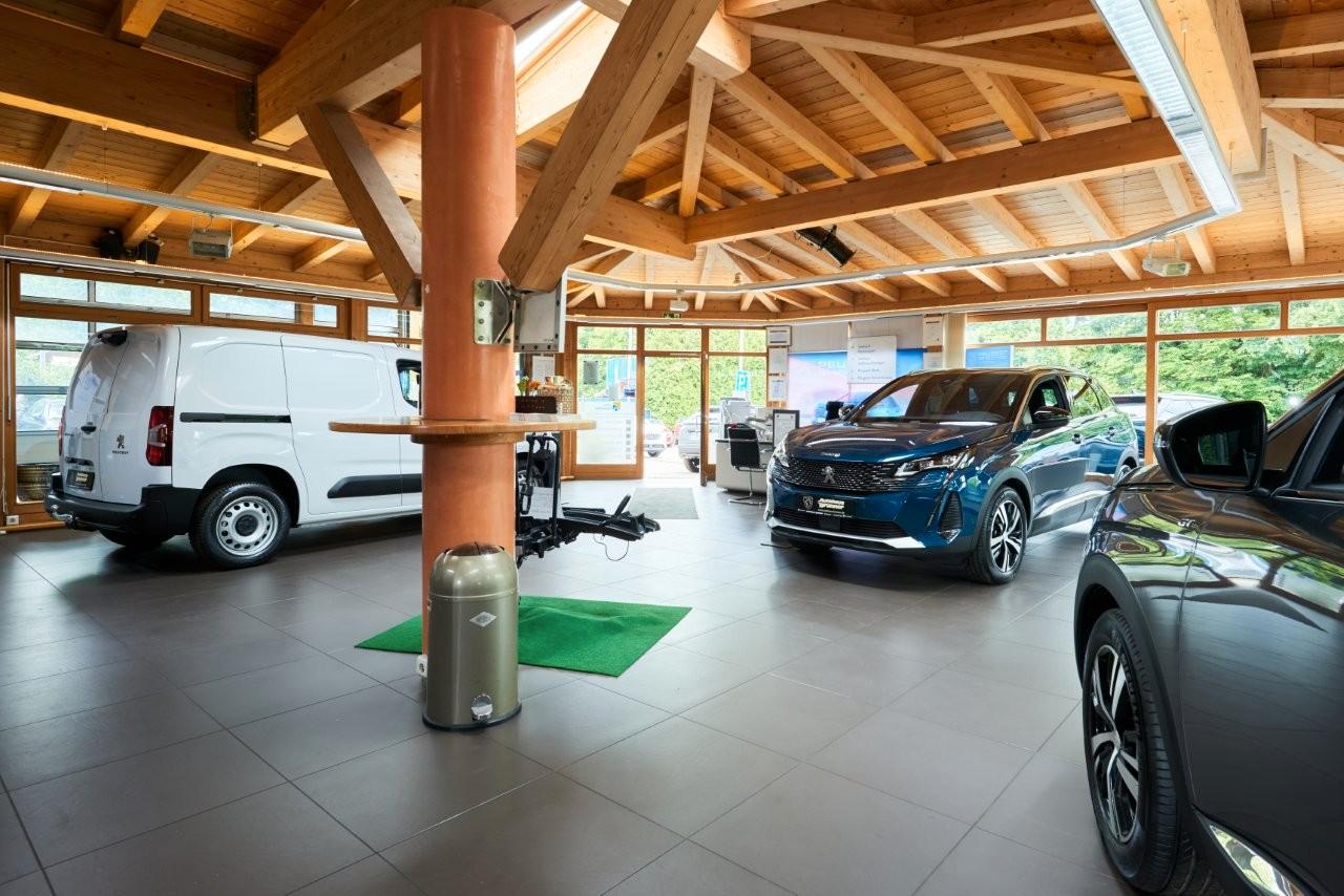 showroom-image-top