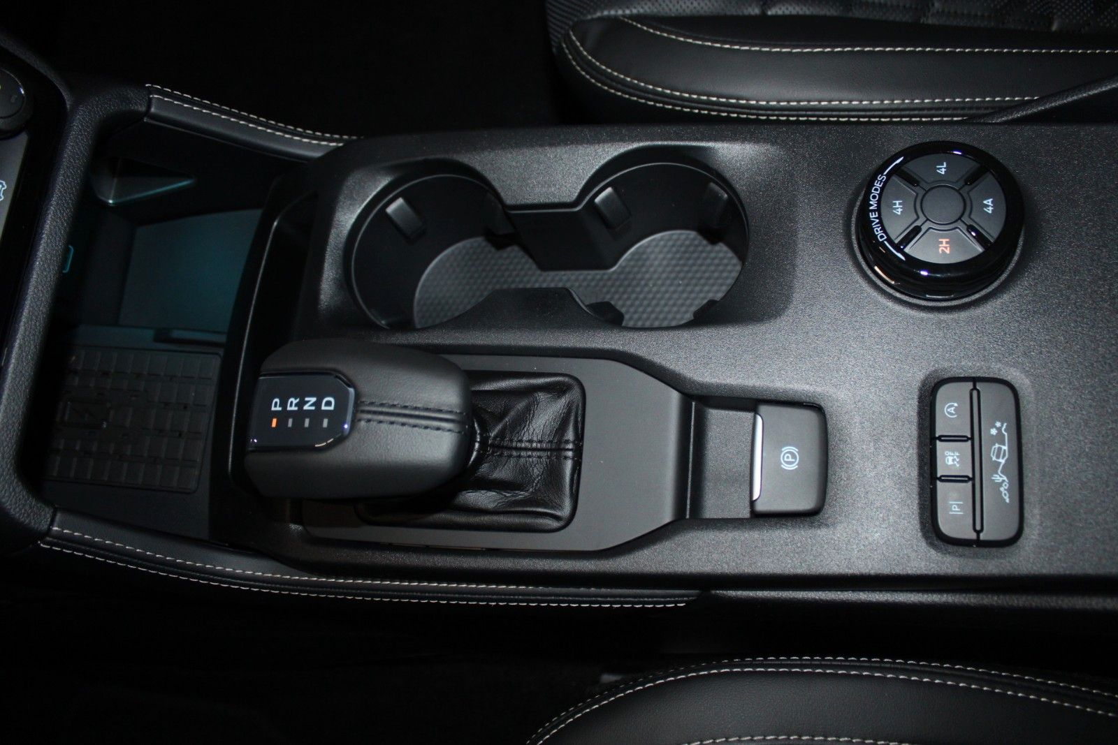 Fahrzeugabbildung Ford Ranger Platinum Automatik LEDER AHK ROLLO STDH