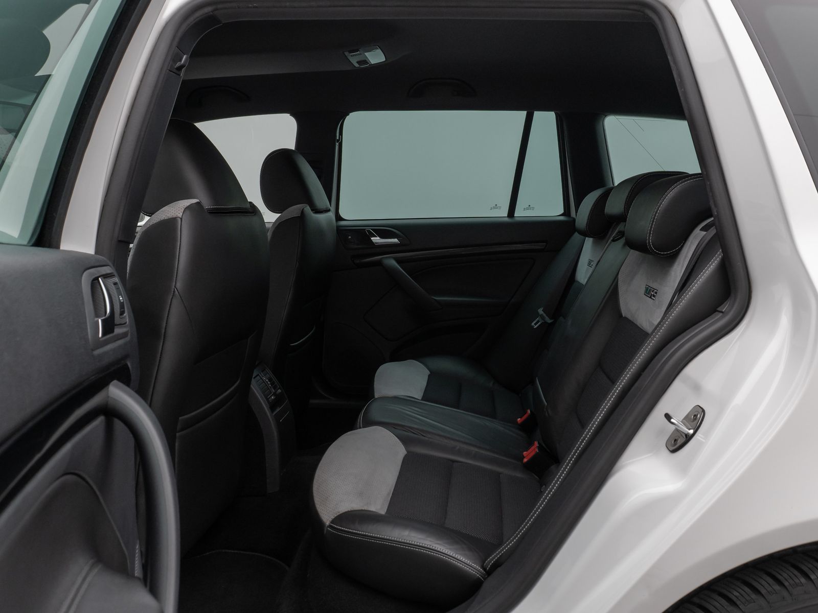 Fahrzeugabbildung SKODA Octavia Combi RS Xenon PDC Navi Sport