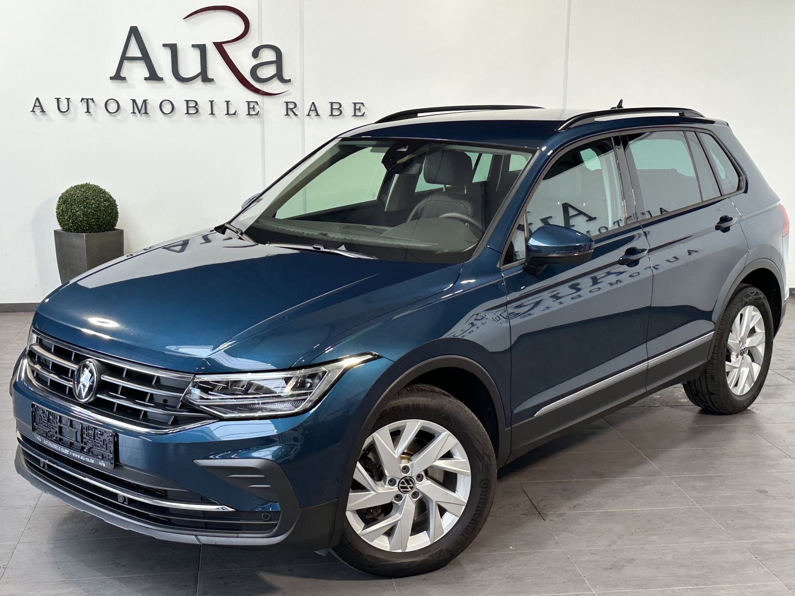 Fahrzeugabbildung Volkswagen Tiguan 2.0 TDI DSG Life 4Motion NAV+LED+ACC+AHK