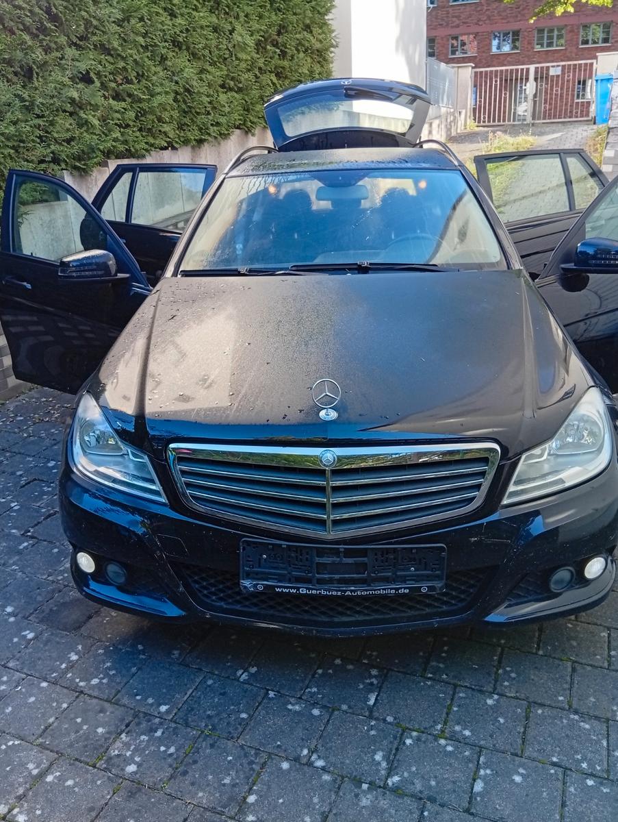 Mercedes-Benz C200 2011 — photo 8