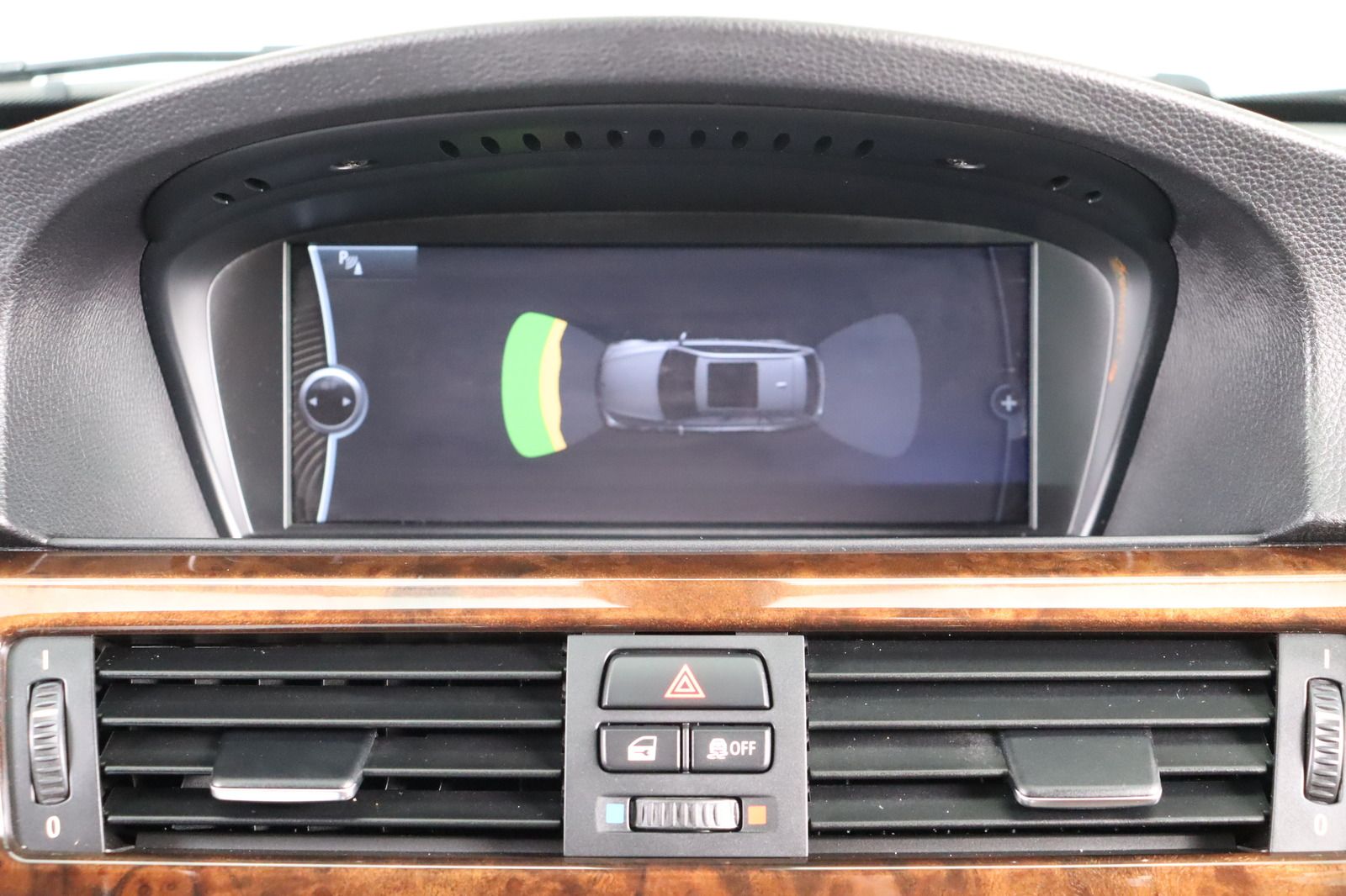 Fahrzeugabbildung BMW 318 i Touring * Xenon * Leder * Pano *