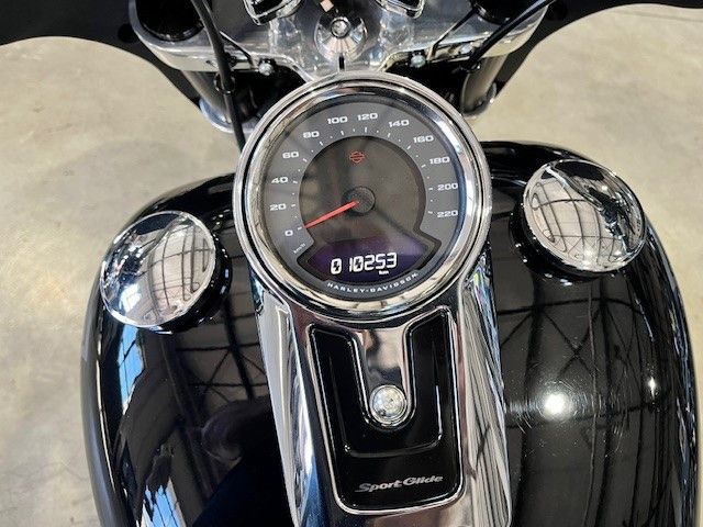 Fahrzeugabbildung Harley-Davidson FLSB Sport Glide 107 cui Jekill&Hyde