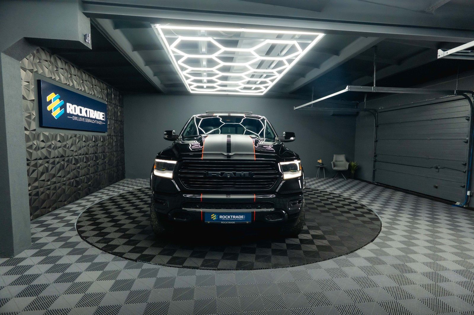 Fahrzeugabbildung Dodge RAM 5.7 V8 HEMI 4x4 NIGHT LARAMIE *Pano*RAMBOX*