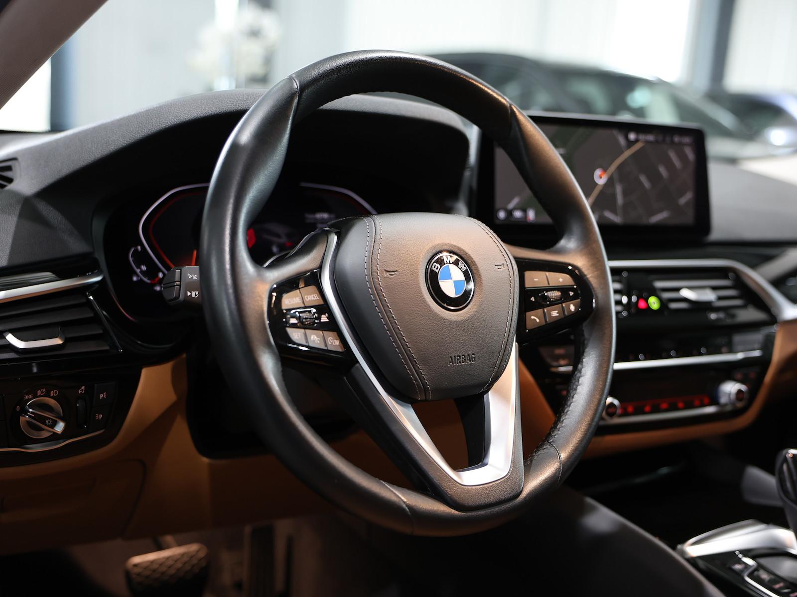 BMW 520i Touring BUSINESS GREY & BROWN / PANORAMA