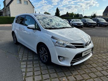 Fotografie des Toyota Verso (AUR2/ZGR2)