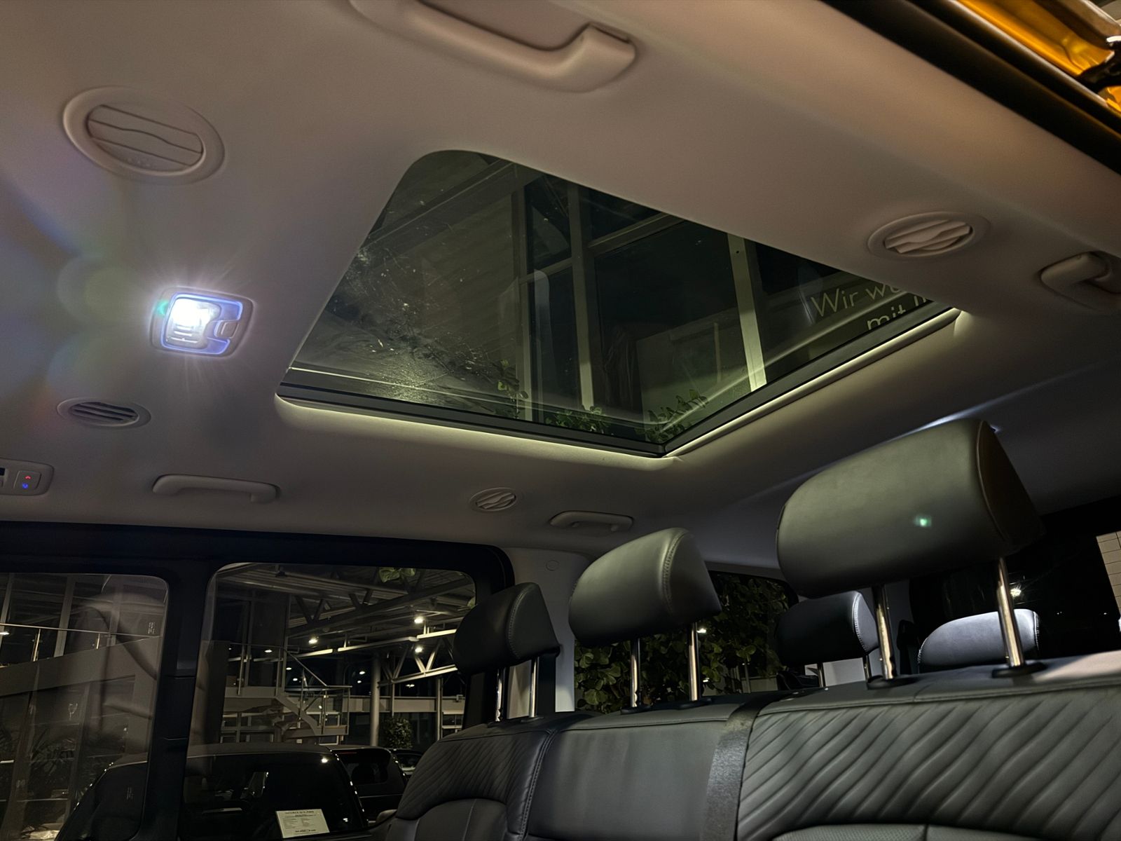 Fahrzeugabbildung Hyundai STARIA Prime 4WD PANO 360° LED NAV SHZ