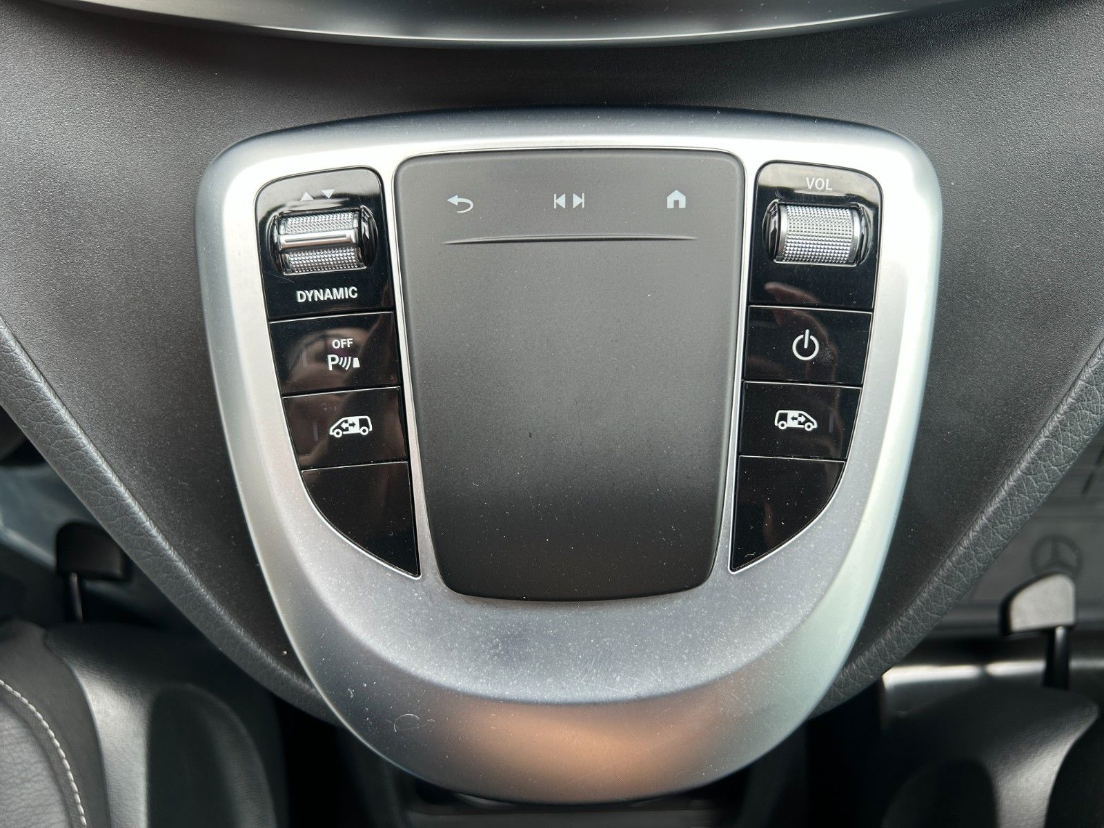 Fahrzeugabbildung Mercedes-Benz EQV 300 AVA PANORAMA LIege-Paket DISTRONIC