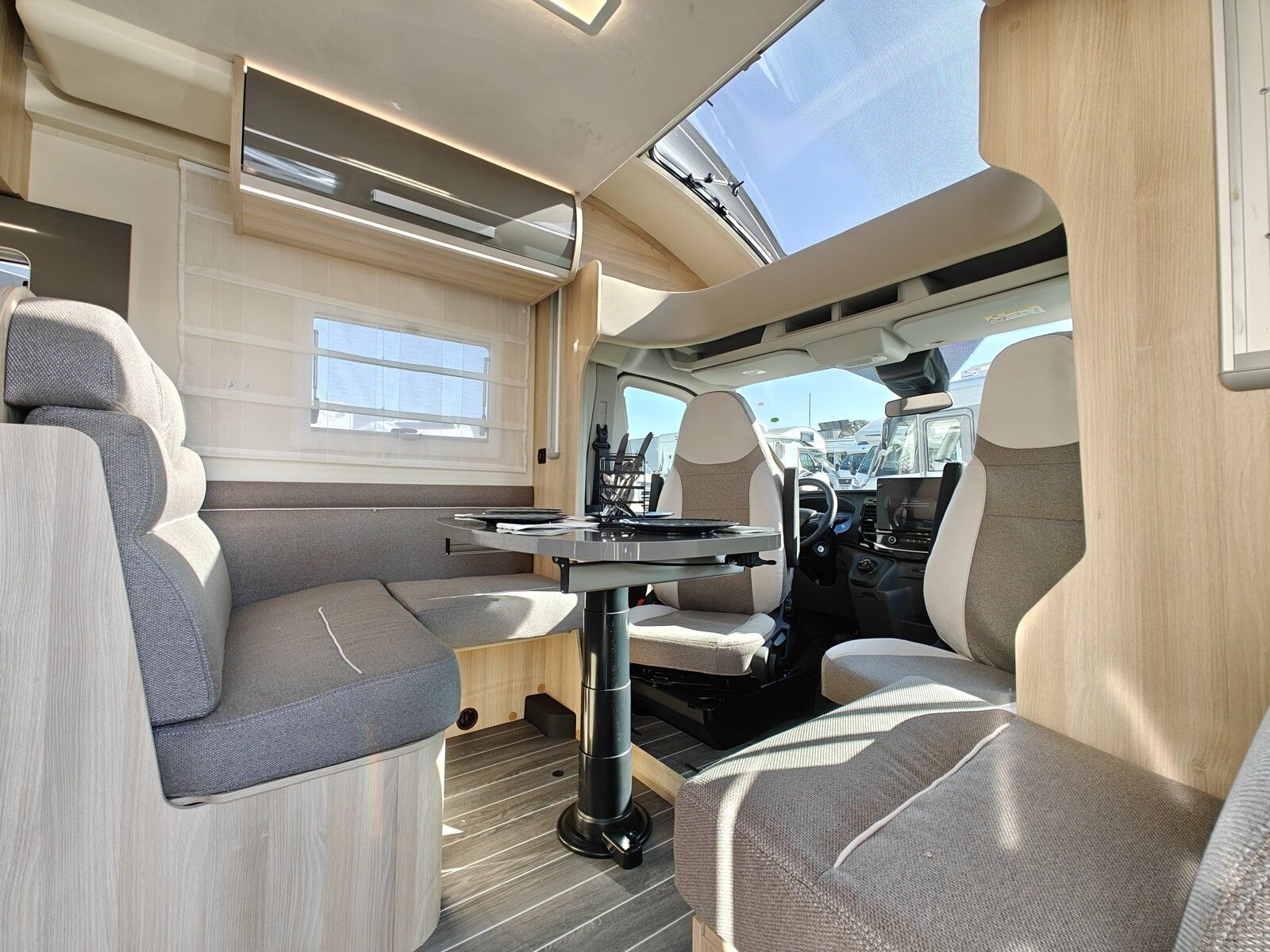 Fahrzeugabbildung NobelART T 7000