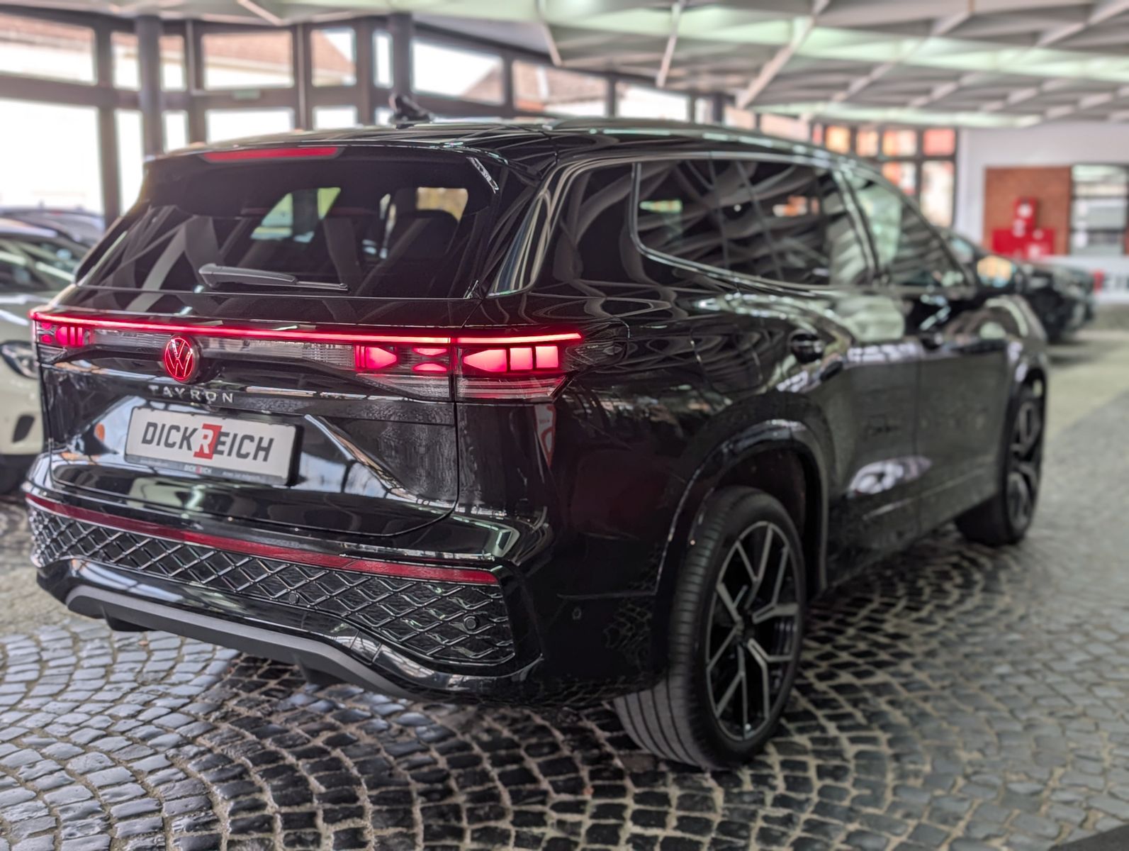 Fahrzeugabbildung Volkswagen Tayron R-Line 360°H&K LAUNCH PANO IQ-LIGHT AHK 7