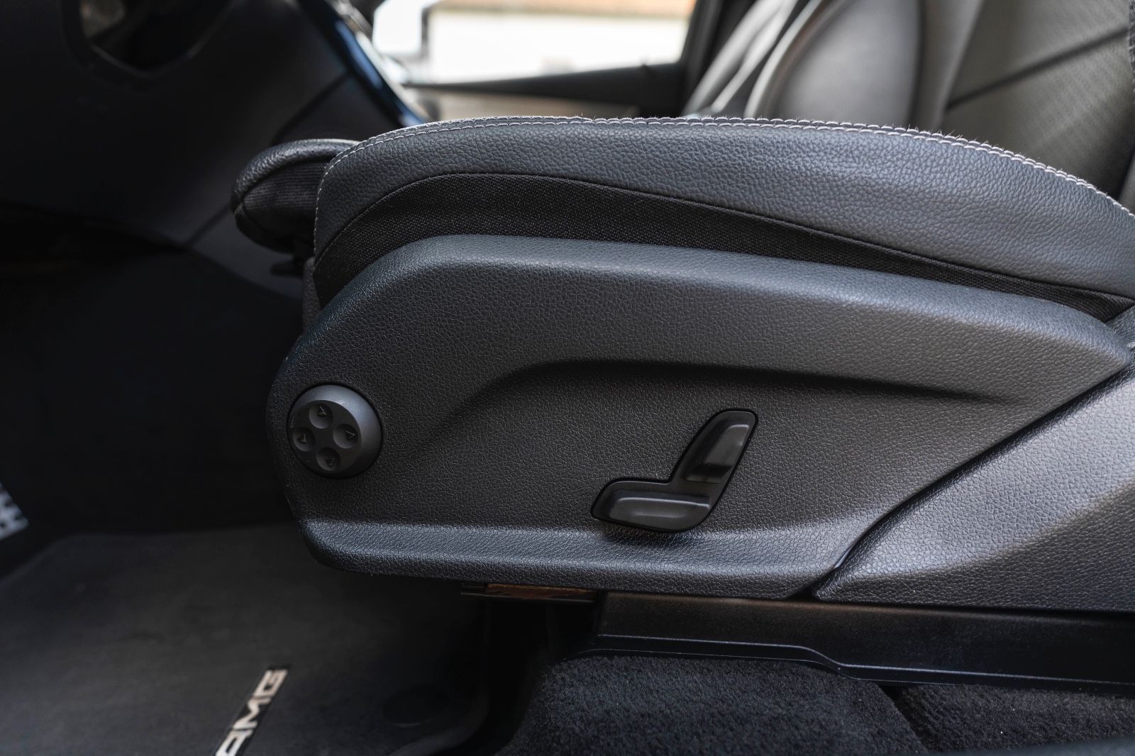 Fahrzeugabbildung Mercedes-Benz GLC 300d 4Matic AMG-LINE LED KAM NAV