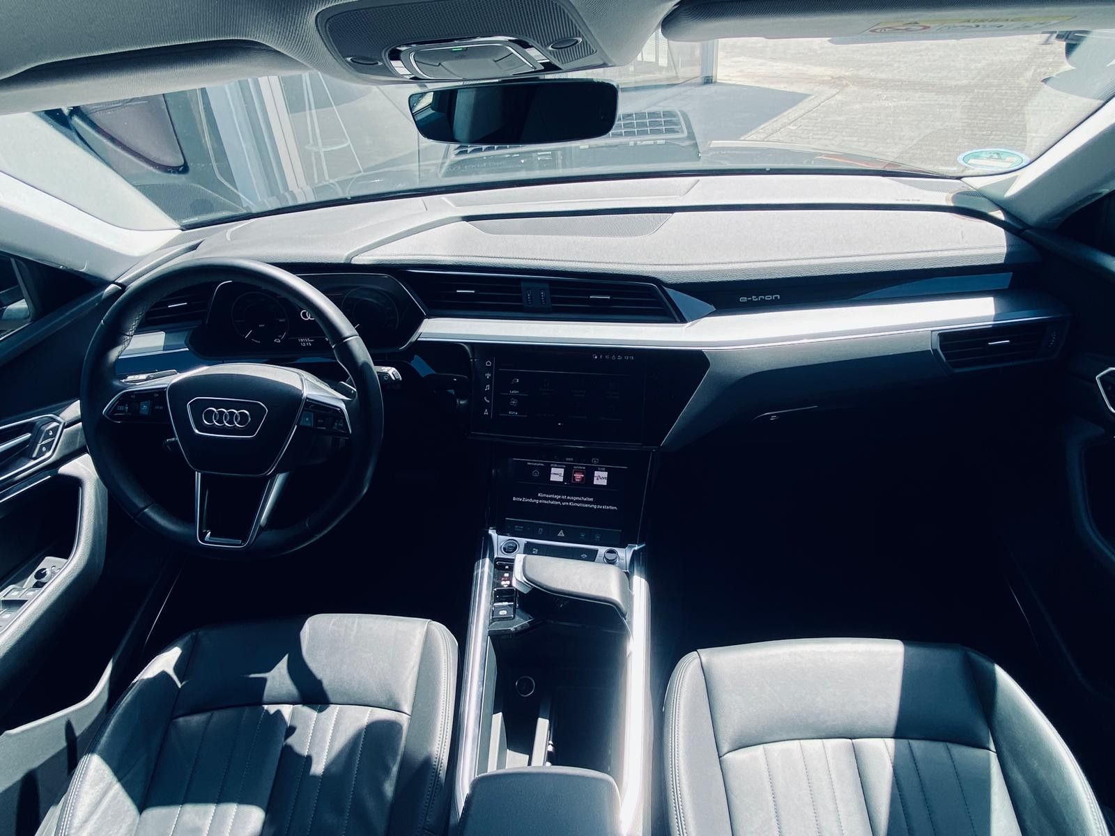 Fahrzeugabbildung Audi e-tron 55 Quat S LINE LUFT+LED+NAVI+SHZ+KAM+B&O+
