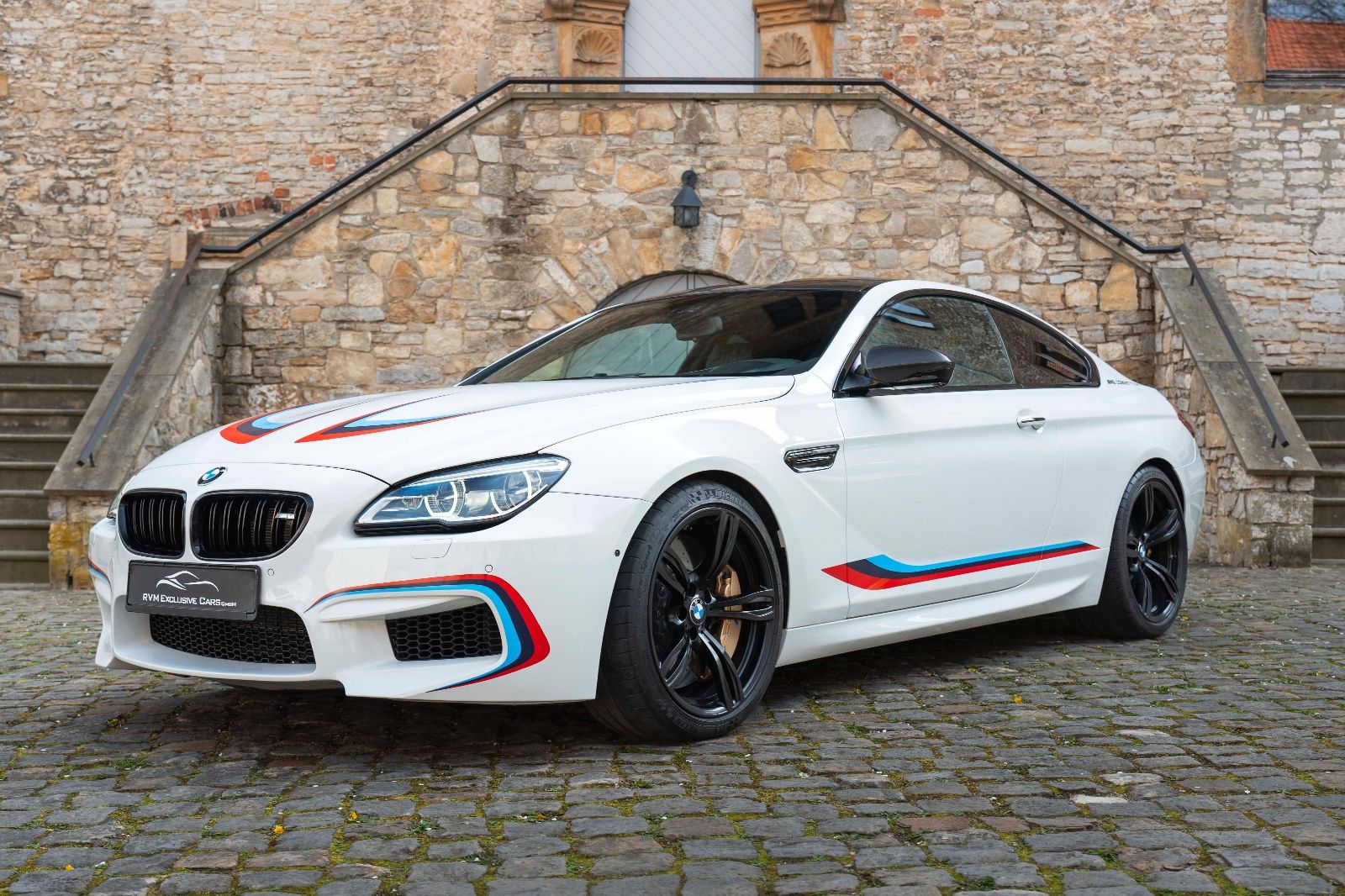 Fahrzeugabbildung BMW M6 Competition 1/100  B&O 360° Carbon LED